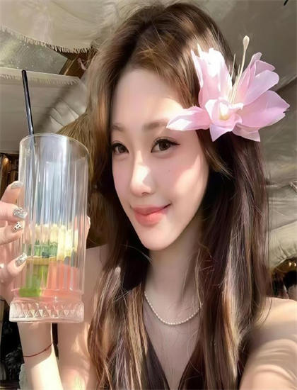 《欢愉》叙事手法解析：时间线安排与视角切换技巧探讨